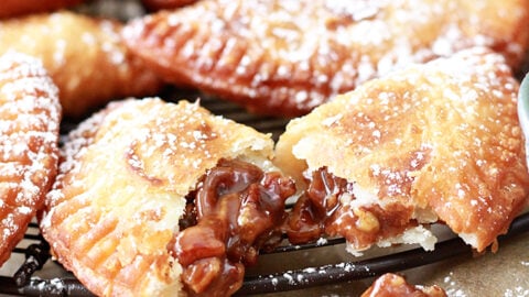 Deep-Fried-Pecan-Pies-at state fair of texas