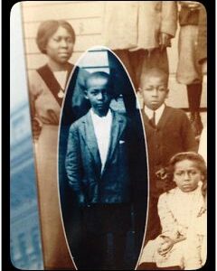 picture of black American family in display, Exploring the History of Dallas: