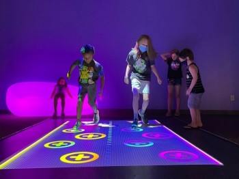 children playing indoor activities at AT&T discovery district in Dallas