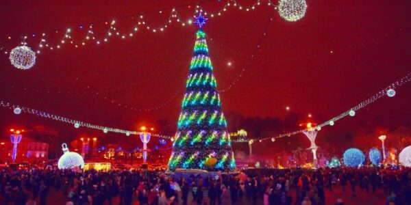 illuminated Christmas tree, Dallas holiday light displays.