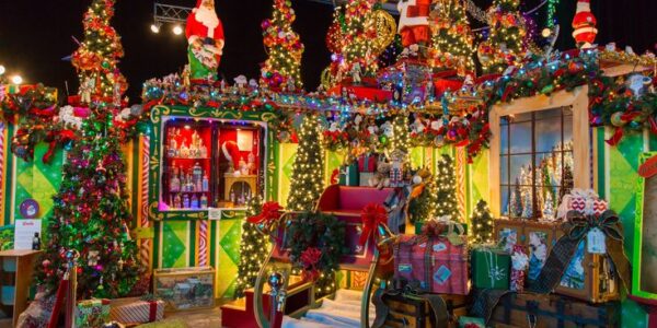 inside view of Tipsy Elf Pop-Up Bar Dallas, Magical things to do in Dallas this December