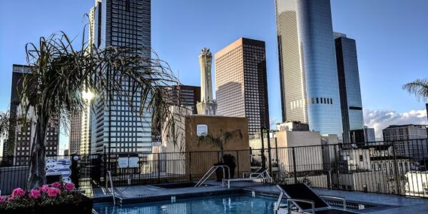 sky view of Hyatt Regency Dallas hotel complex